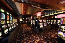 gurita168 slot mobile app interface showing sportsbook and live-dealer options